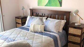 3 chambres, fer et planche Ă repasser, draps fournis