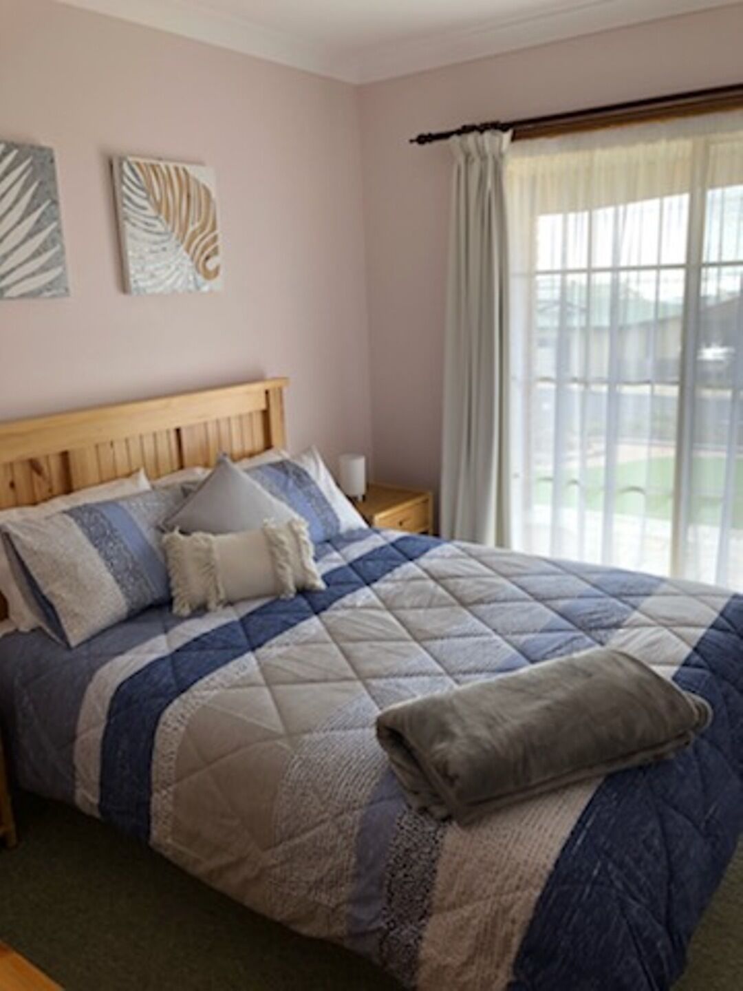 3 bedrooms, iron/ironing board, bed sheets