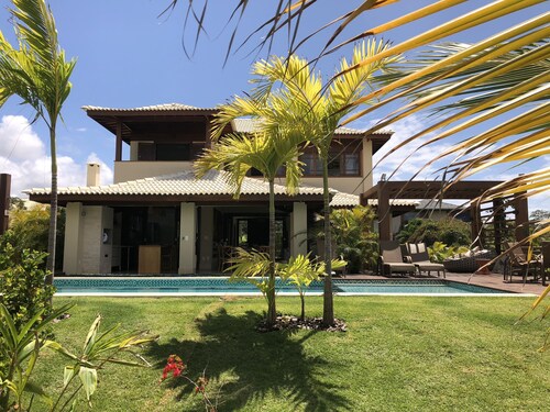 Excellent House in Praia do Forte with Natural Pools