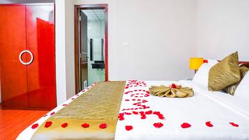 In-room safe, desk, free WiFi, bed sheets