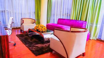 Deluxe Suite, 1 King Bed, Non Smoking | Living area | Flat-screen TV