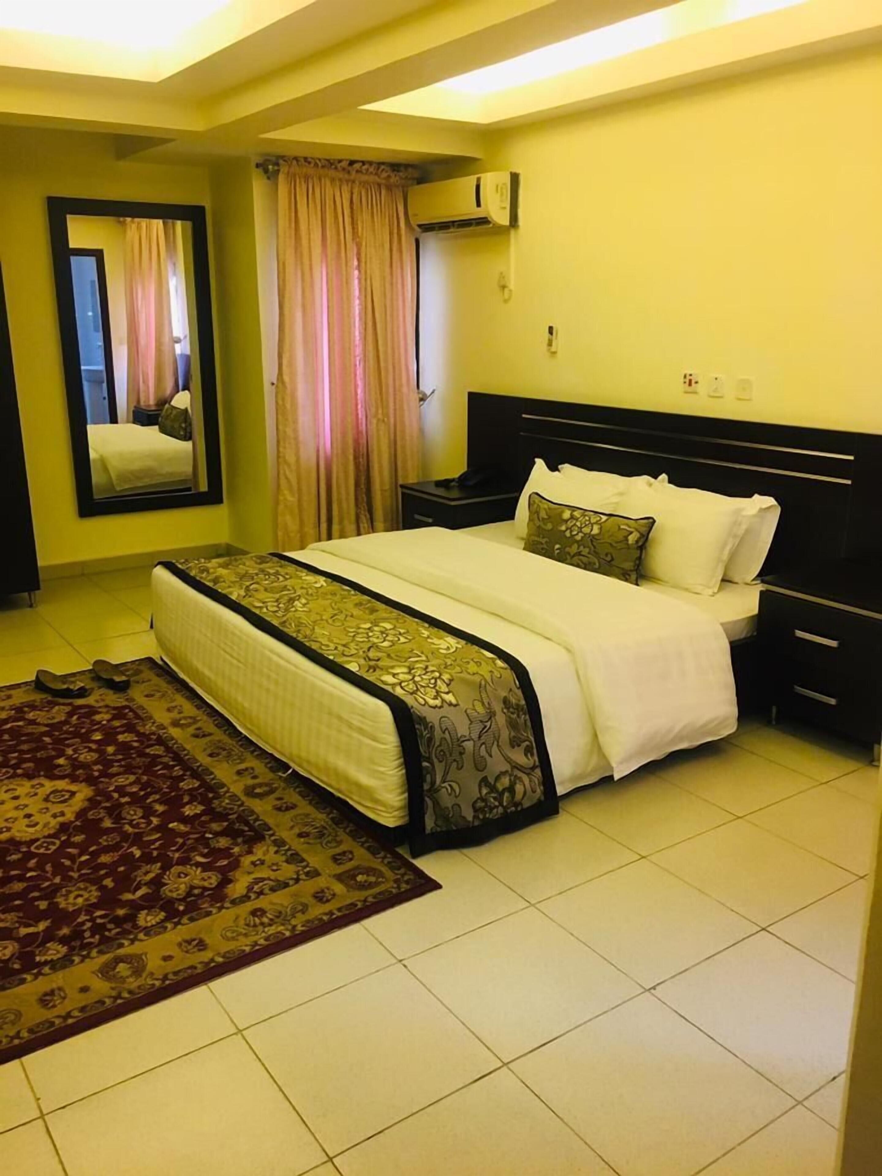 Blackout drapes, free WiFi, bed sheets