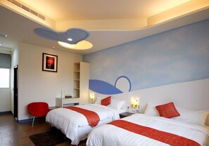 Elite Quadruple Room, 2 Double Beds, Non Smoking, Courtyard View | Minibar, blackout drapes, soundproofing, free WiFi - Penghu CaMoMe (Magong)