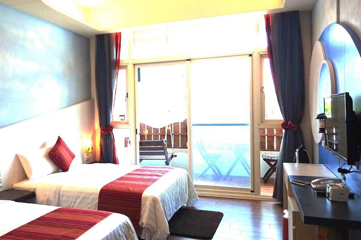 Chambre Quadruple Élite, 2 lits doubles, non-fumeurs, vue cour intérieure | Couette en duvet d'oie, minibar, décoration personnalisée