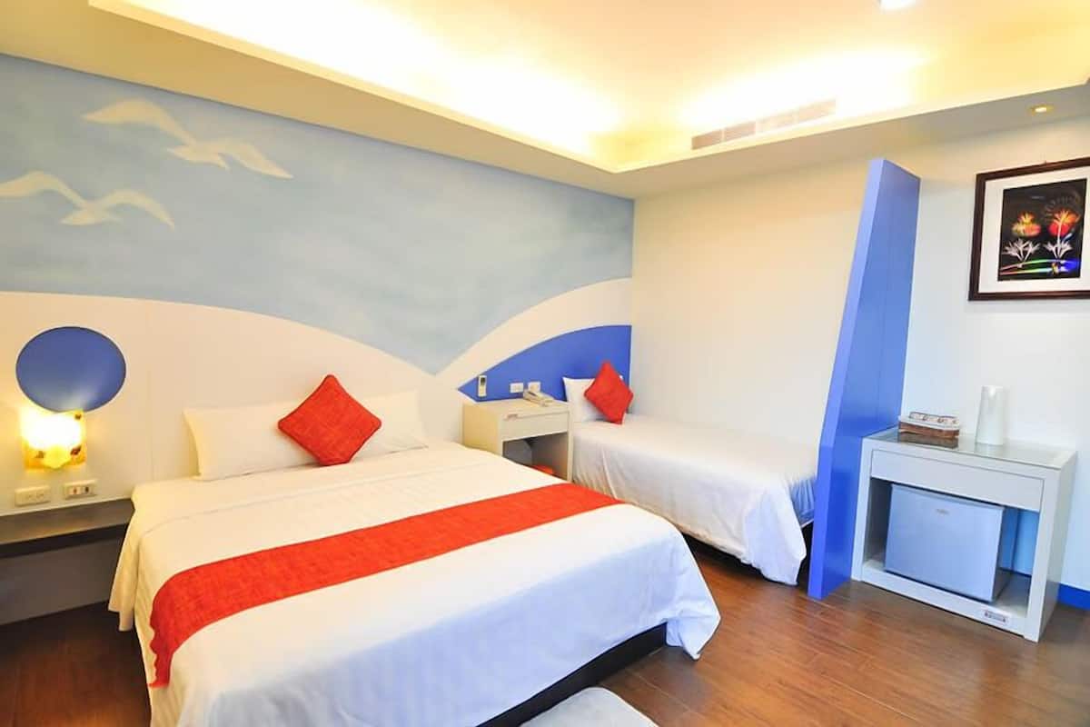 Phòng 3 tiện nghi đơn giản, nhiều giường, không hút thuốc, quang cảnh vườn | Minibar, màn/rèm cản sáng, phòng cách âm 