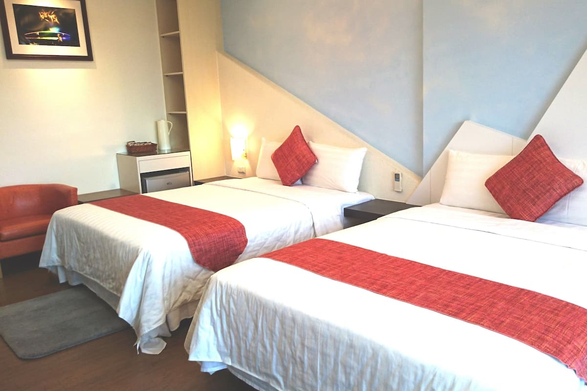 Phòng 4 có thiết kế đặc trưng, 2 giường đôi, không hút thuốc, quang cảnh vườn | Minibar, màn/rèm cản sáng, phòng cách âm 