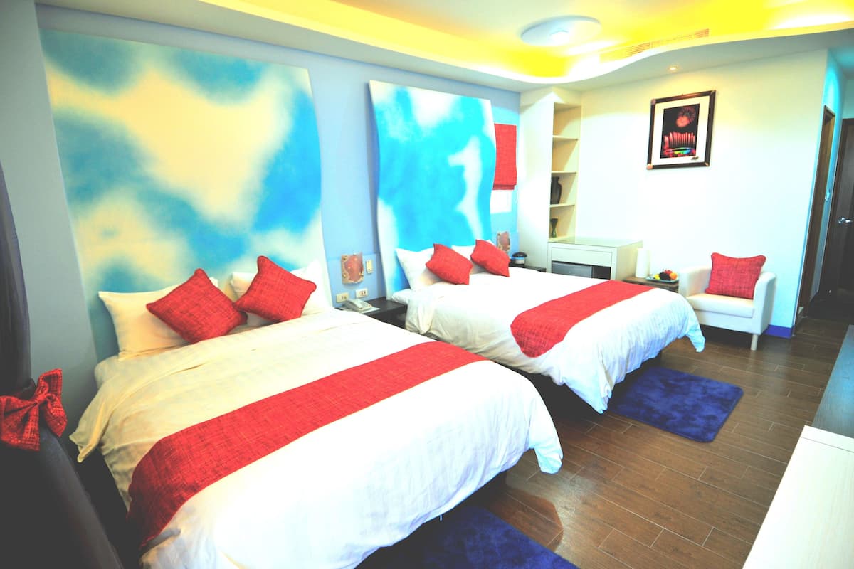 Phòng 4 tiện nghi đơn giản, 2 giường đôi, không hút thuốc, quang cảnh vườn | Minibar, màn/rèm cản sáng, phòng cách âm 