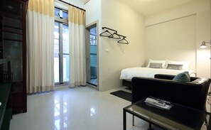 Standard Double Room (101, 201) - A-Ba Homestay  (Hualien City)