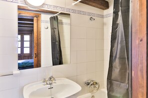 Chambre Double Deluxe, baignoire | Salle de bain