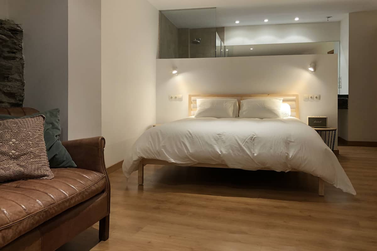 Deluxe-suite - 2 soveværelser - boblebad | Individuelt design, individuel indretning, gratis Wi-Fi, sengetøj