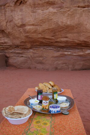 Tägliches inbegriffenes Frühstücksbuffet