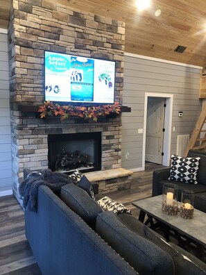 Interior - SPECTACULAR CABIN on the White River! We DECORATE for Christmas! (Mountain View)