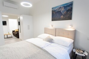 Deluxe Apartment (Lika) | Blackout drapes, soundproofing, iron/ironing board