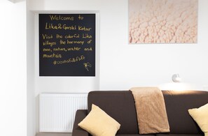 Deluxe Apartment (Lika) | Blackout drapes, soundproofing, iron/ironing board