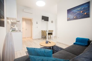 Deluxe Apartment (Dalmacija) | Living area | Smart TV, Netflix - Apartments Beautiful You are 1 (Zagreb)