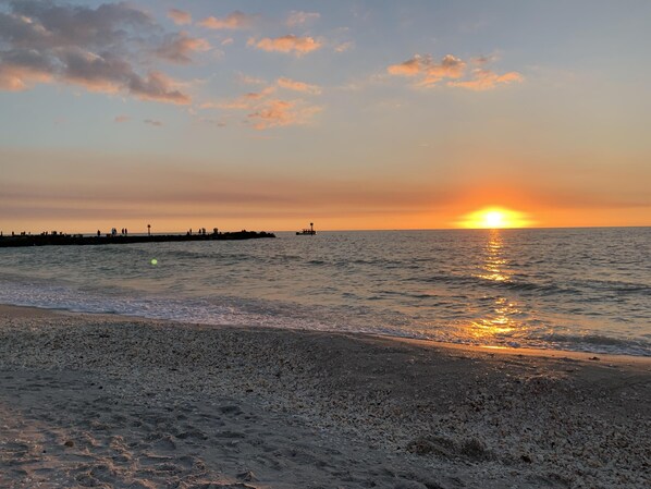 Beach nearby, sun-loungers, beach towels