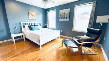 1 bedroom, desk, iron/ironing board, WiFi