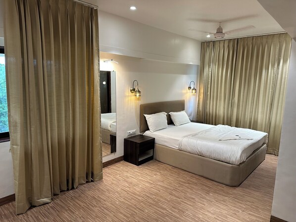 Signature Room | Laptop workspace, free WiFi - Hotel Imperial Executive, Andheri (Mumbai)