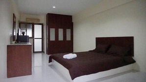 Habitación doble estándar | Cortinas blackout, wifi gratis y ropa de cama 