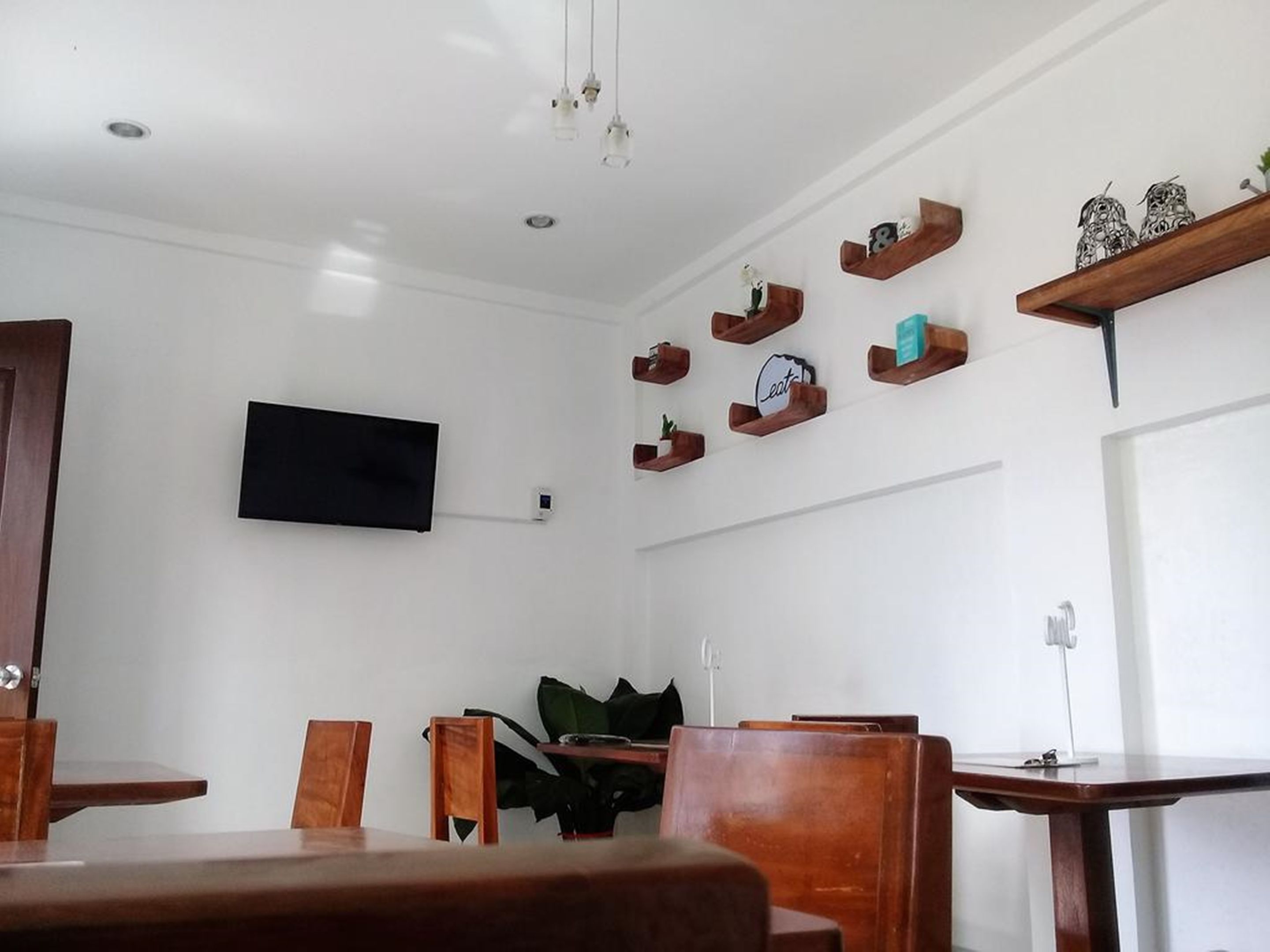 breakfast, lunch, dinner served; filipino cuisine