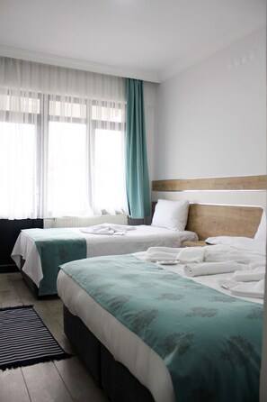 Triple Room | Desk, free WiFi, bed sheets - Maslina Otel (Edremit)