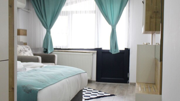 Double Room | Desk, free WiFi, bed sheets