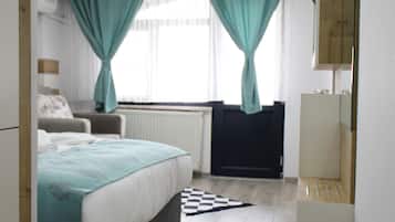 Double Room | Desk, free WiFi, bed sheets