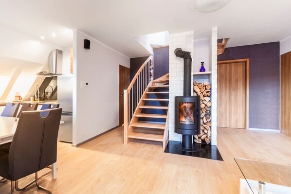 公寓 (63/2) | 起居区 | 平板电视