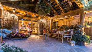 A rustic wooden building with stone walls, a stone floor, and wooden furniture. - Affittacamere Annie-Parblanc (La Salle)