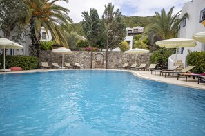 Outdoor pool - La Vida Blanca Bodrum (Bodrum)