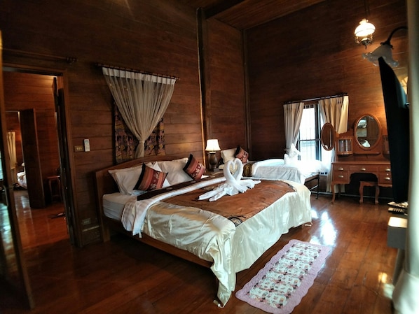 Nimman Noradee | Minibar, blackout drapes, free WiFi, bed sheets