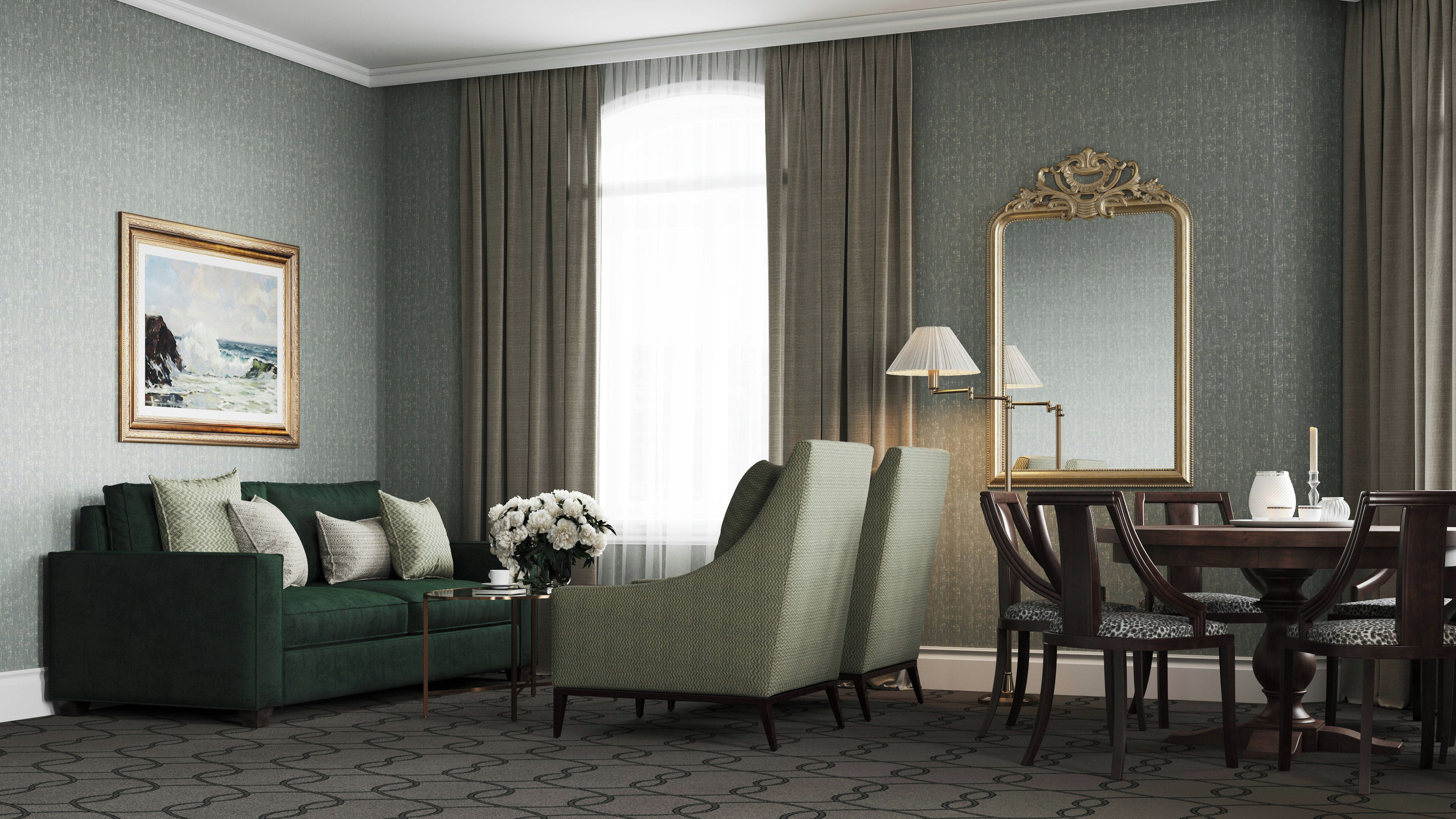 Een kamer met een groene bank, een fauteuil met patroon, een eettafel met stoelen, een spiegel en een schilderij aan de muur.