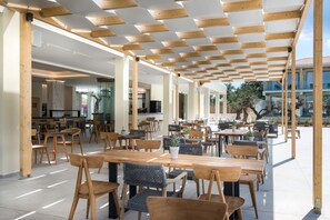 Sudah termasuk sarapan prasmanan