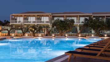 Outdoor pool, pool umbrellas, sun loungers