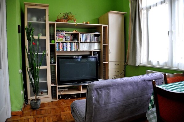 Appartement de base, Plusieurs lits, non-fumeur | Salle de séjour