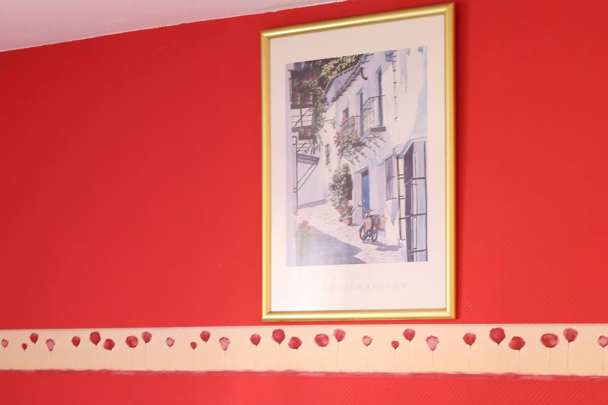 Free WiFi, bed sheets