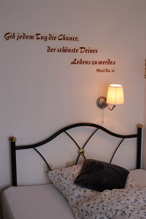 Single Room, 1 Twin Bed, Non Smoking | Free WiFi, bed sheets - Hotel Restaurant Bürgerstube (Ulmen)