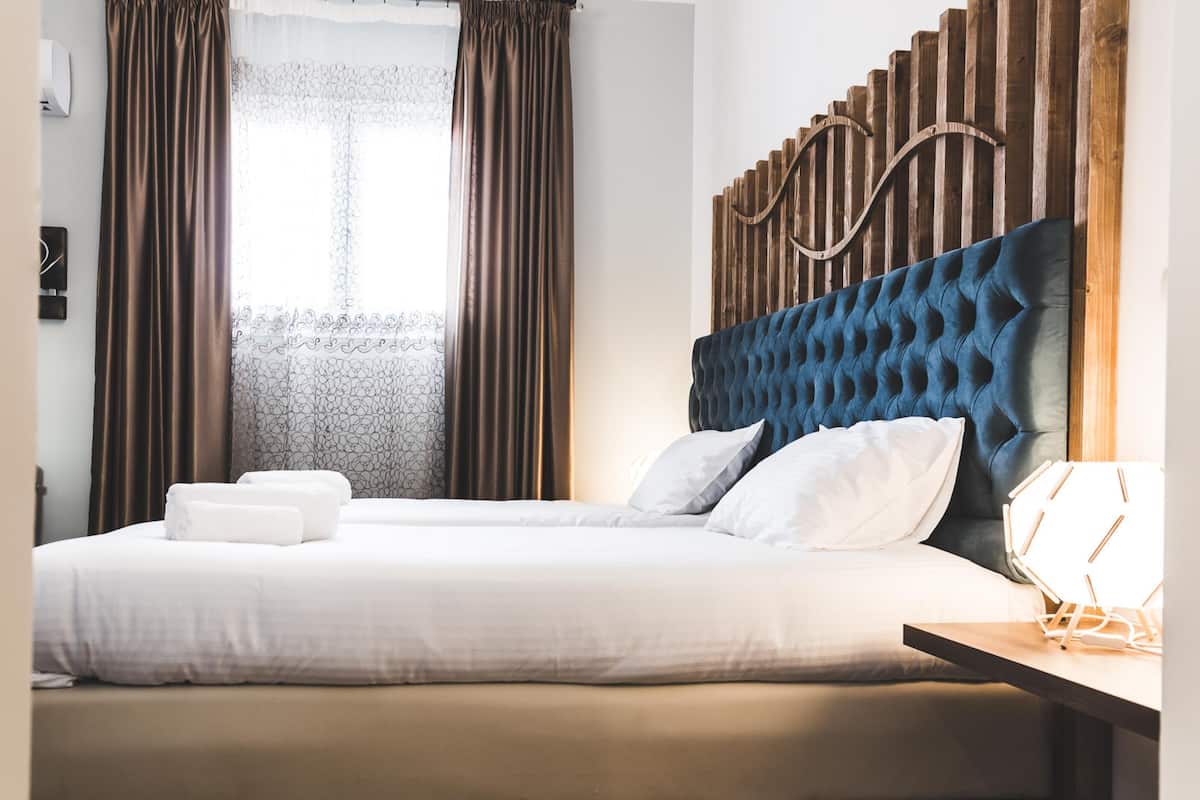 Economy Triple Room | 1 bedroom, in-room safe, laptop workspace, blackout curtains