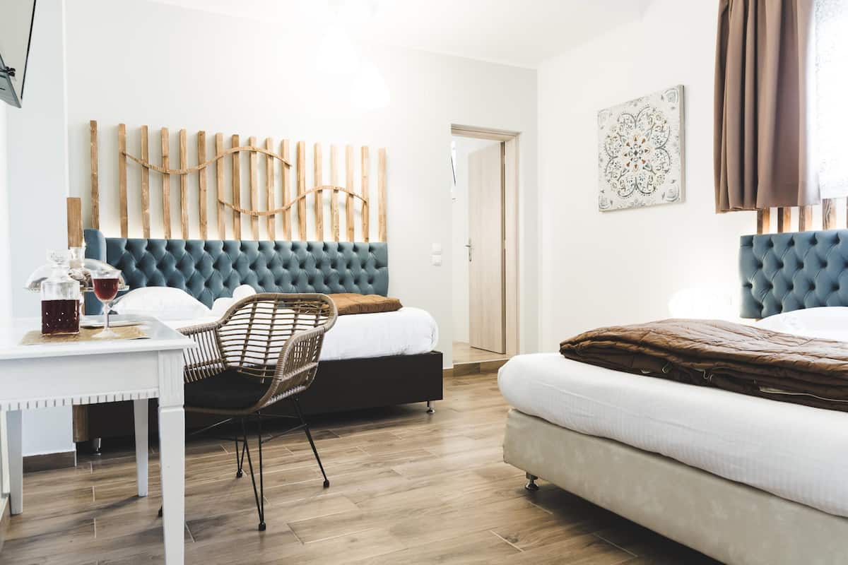 Classic Triple Room | 1 bedroom, in-room safe, laptop workspace, blackout curtains