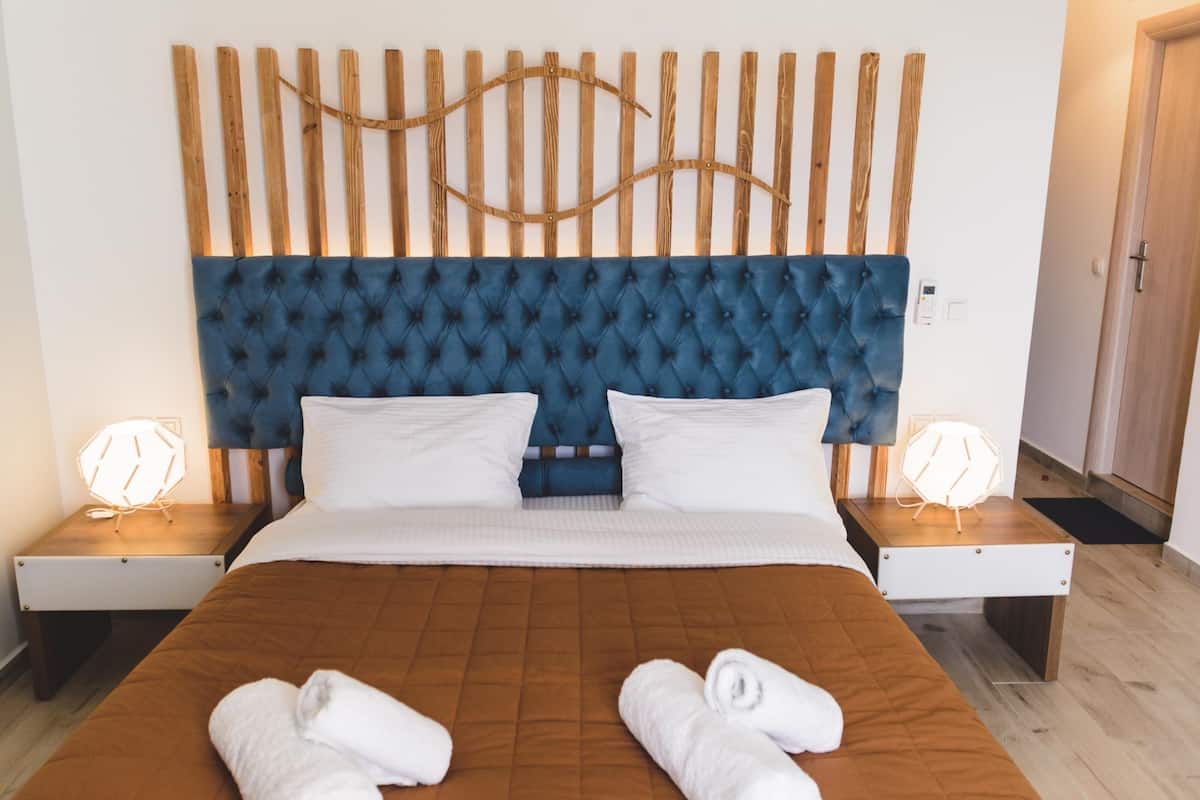 Deluxe Double Room | 1 bedroom, in-room safe, laptop workspace, blackout curtains