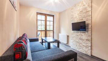 Apartment (18A/36) | Living area | Flat-screen TV