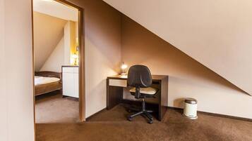 Iron/ironing board, WiFi (free), bed sheets