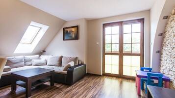 Apartment (18/31) | Living area | Flat-screen TV