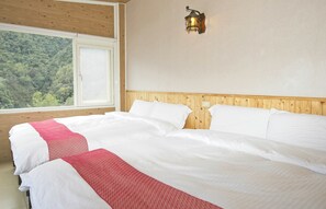 Panoramic Quadruple Room | Desk, blackout drapes, soundproofing, free WiFi