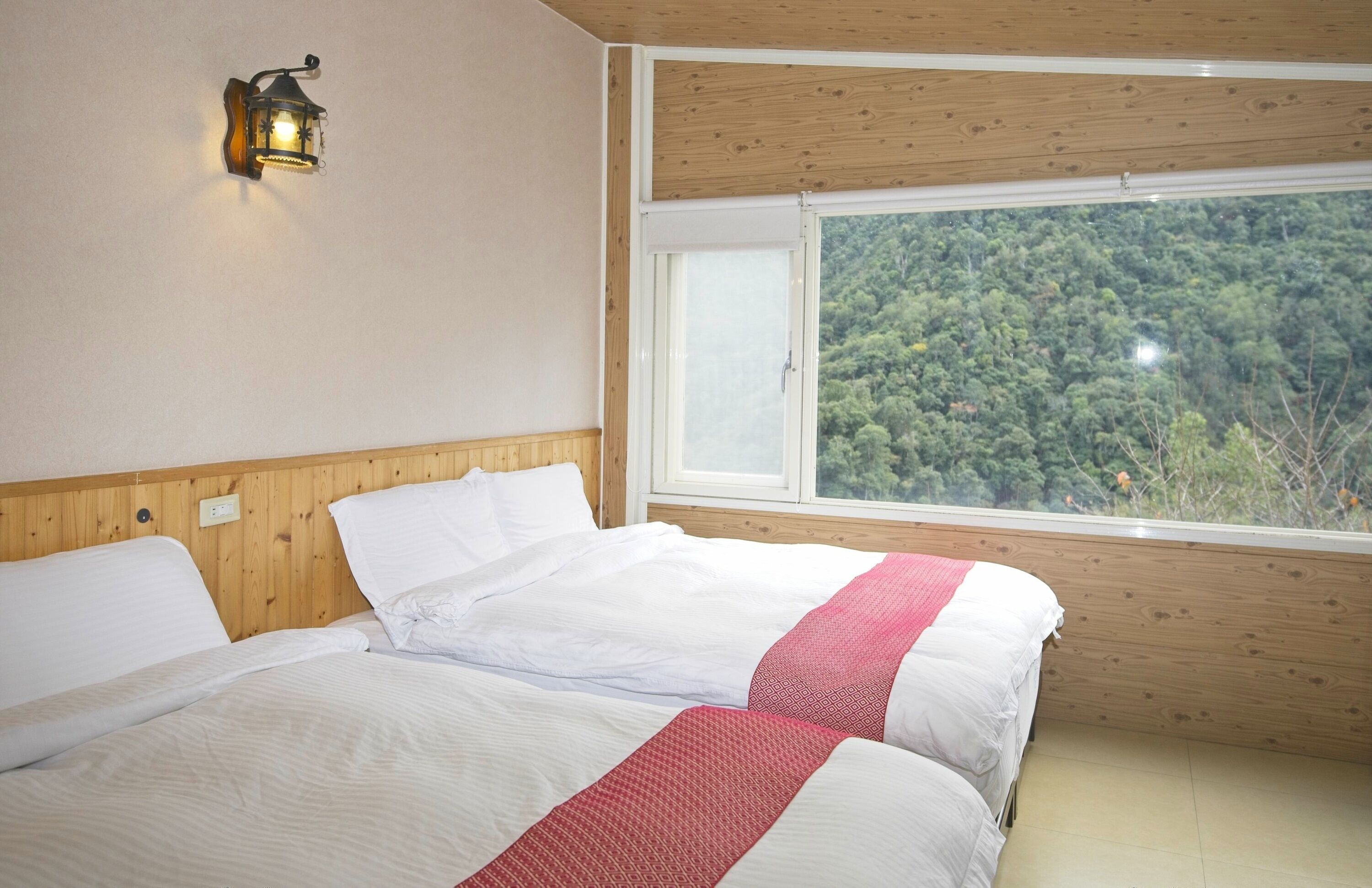 Panoramic Quadruple Room | Desk, blackout curtains, soundproofing, free WiFi