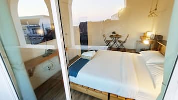 Standard Room with Partial Sea View | Individualmente decorados, cortinas blackout, Wi-Fi de cortesia