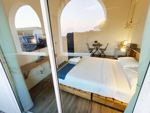 Standard Room with Partial Sea View | Individualmente decorados, cortinas blackout, Wi-Fi de cortesia