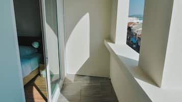Standard Room with Sea View | Individualmente decorados, cortinas blackout, Wi-Fi de cortesia