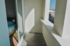 Standard Room with Sea View | Individualmente decorados, cortinas blackout, Wi-Fi de cortesia