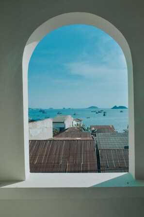 Standard Room with Sea View | Vue de la chambre